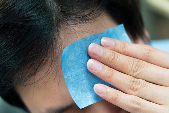 Men using oil blotting paper